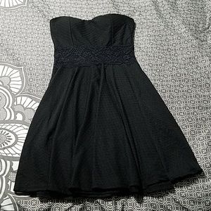 Cute strapless dress!